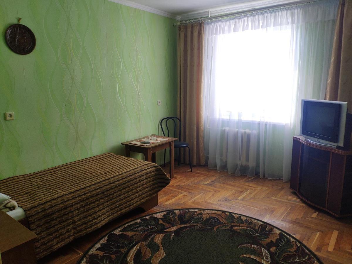 Комунальне Підприємство Готель Україна Zolochiv Zewnętrze zdjęcie